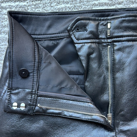 Aritzia Command Cropped Pant, black, size 6 - Picture 5 of 9